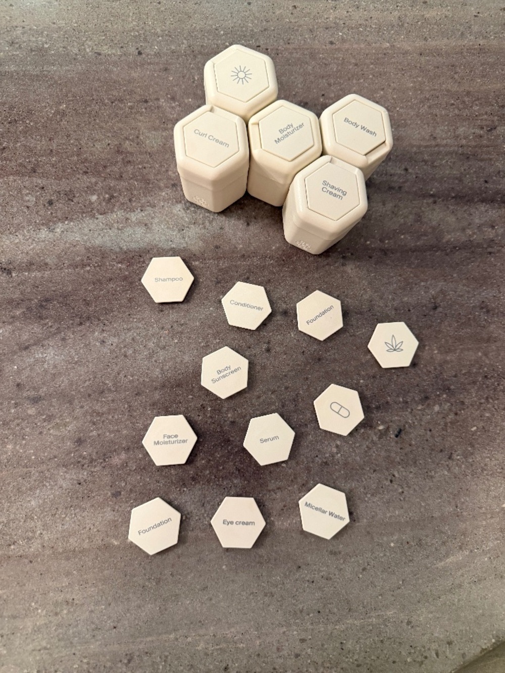 Cadence travel containers